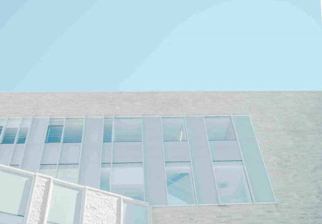 Sun SHIELD vous apporte une solution de film adhésif anti froid contrôle thermique dans le cadre de la rénovation des bâtiments 