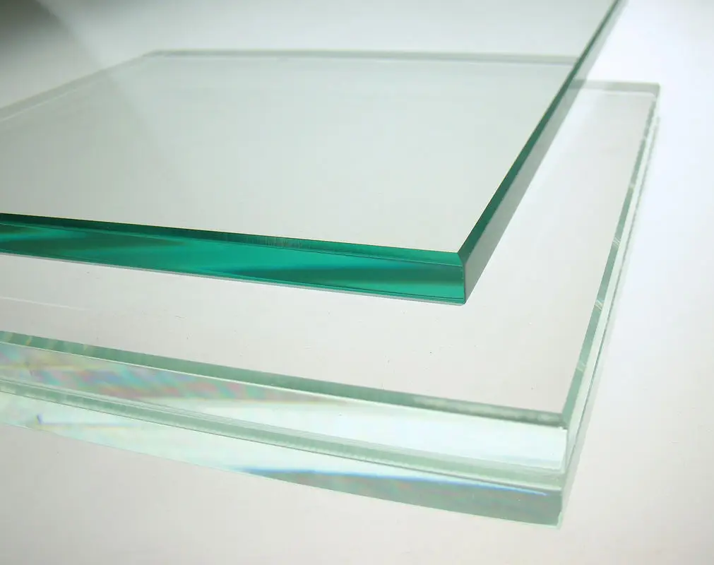 pose de film anti chaleur contrôle solaire isolant sur verre trempé ou verre feuilleté